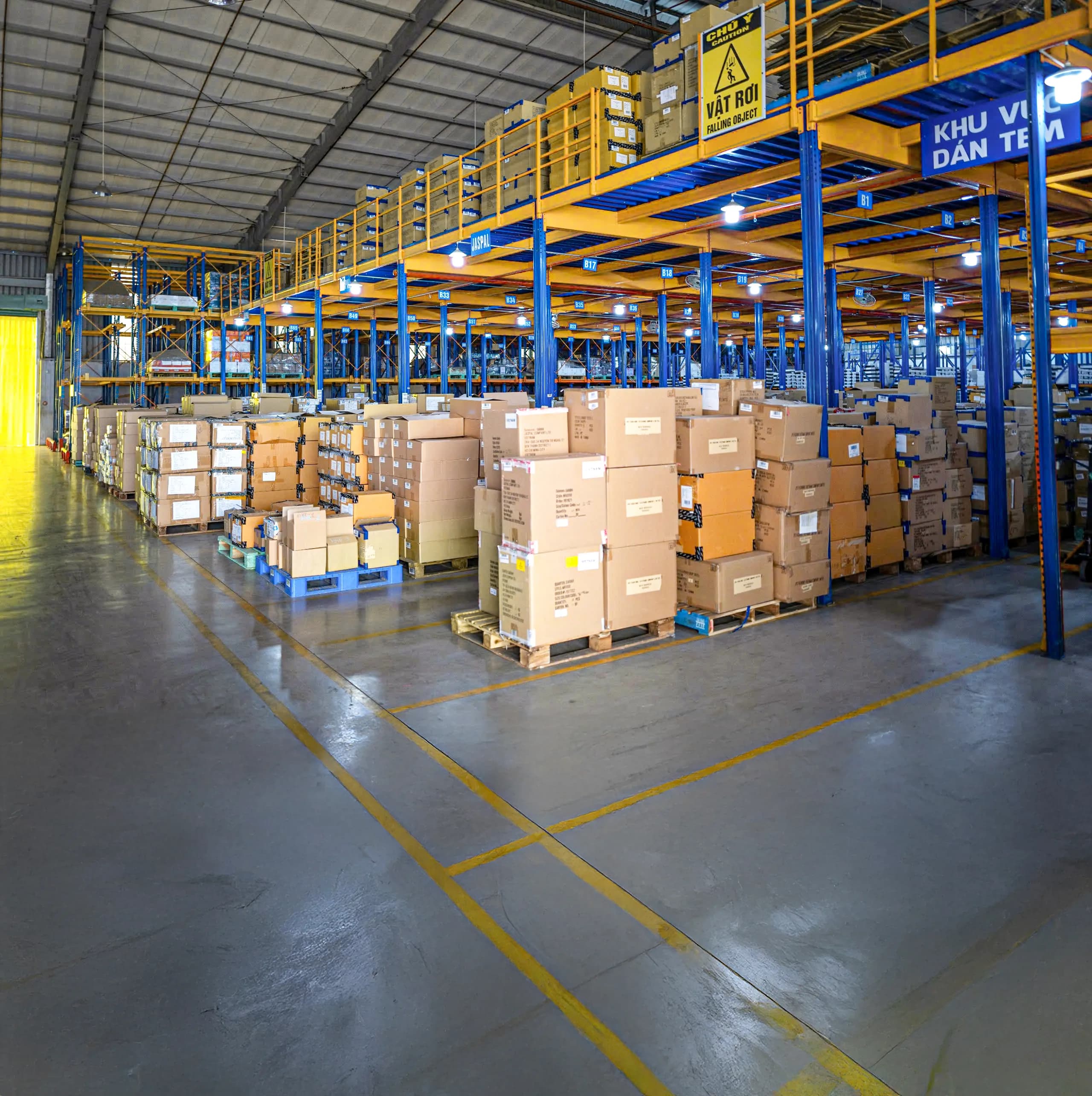 Modern TRA-SAS warehouse