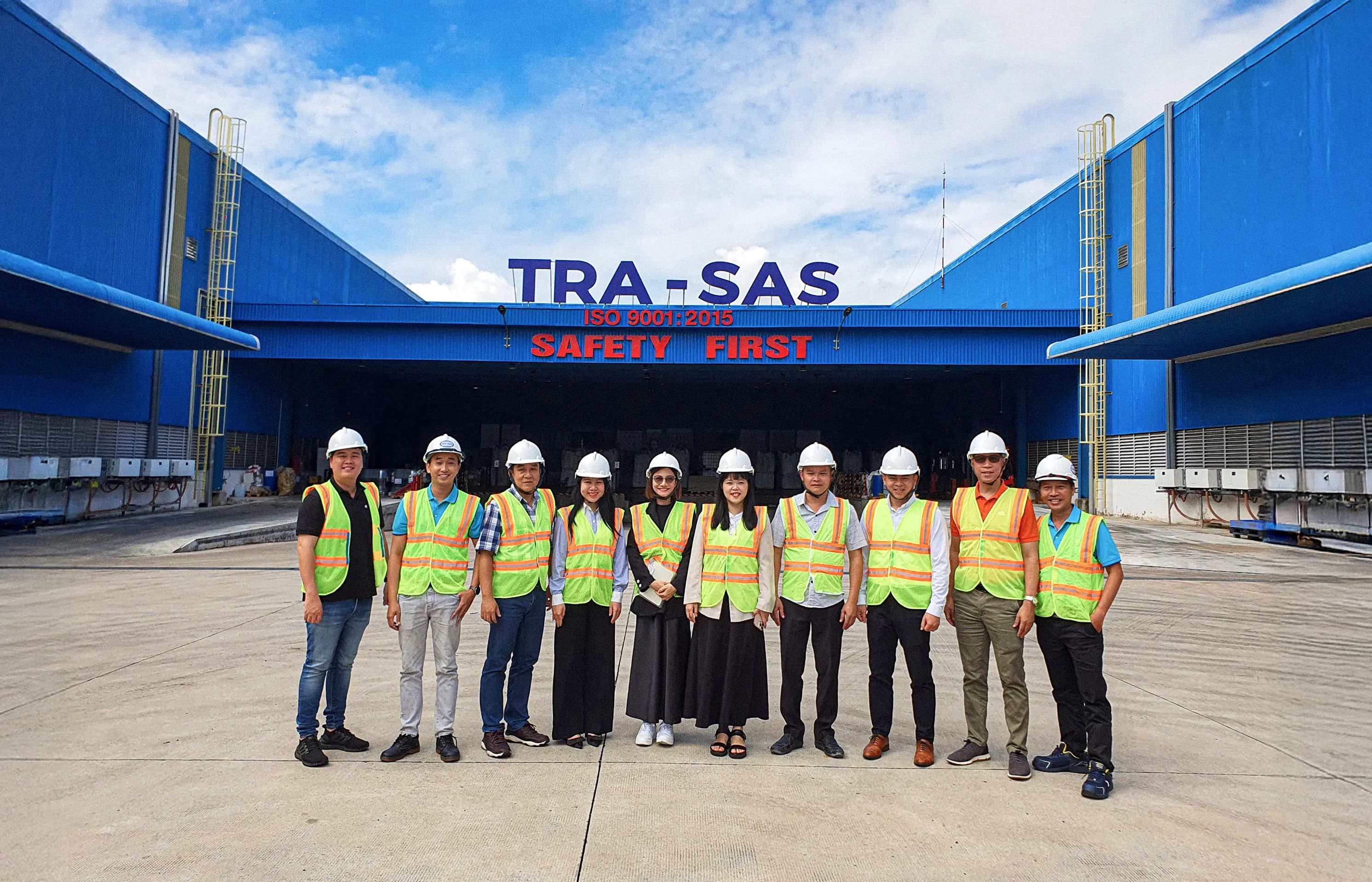 TRA-SAS team at its warehouse