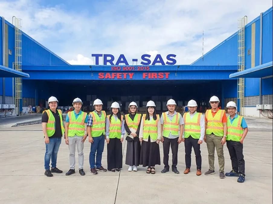 TRA-SAS team at its warehouse