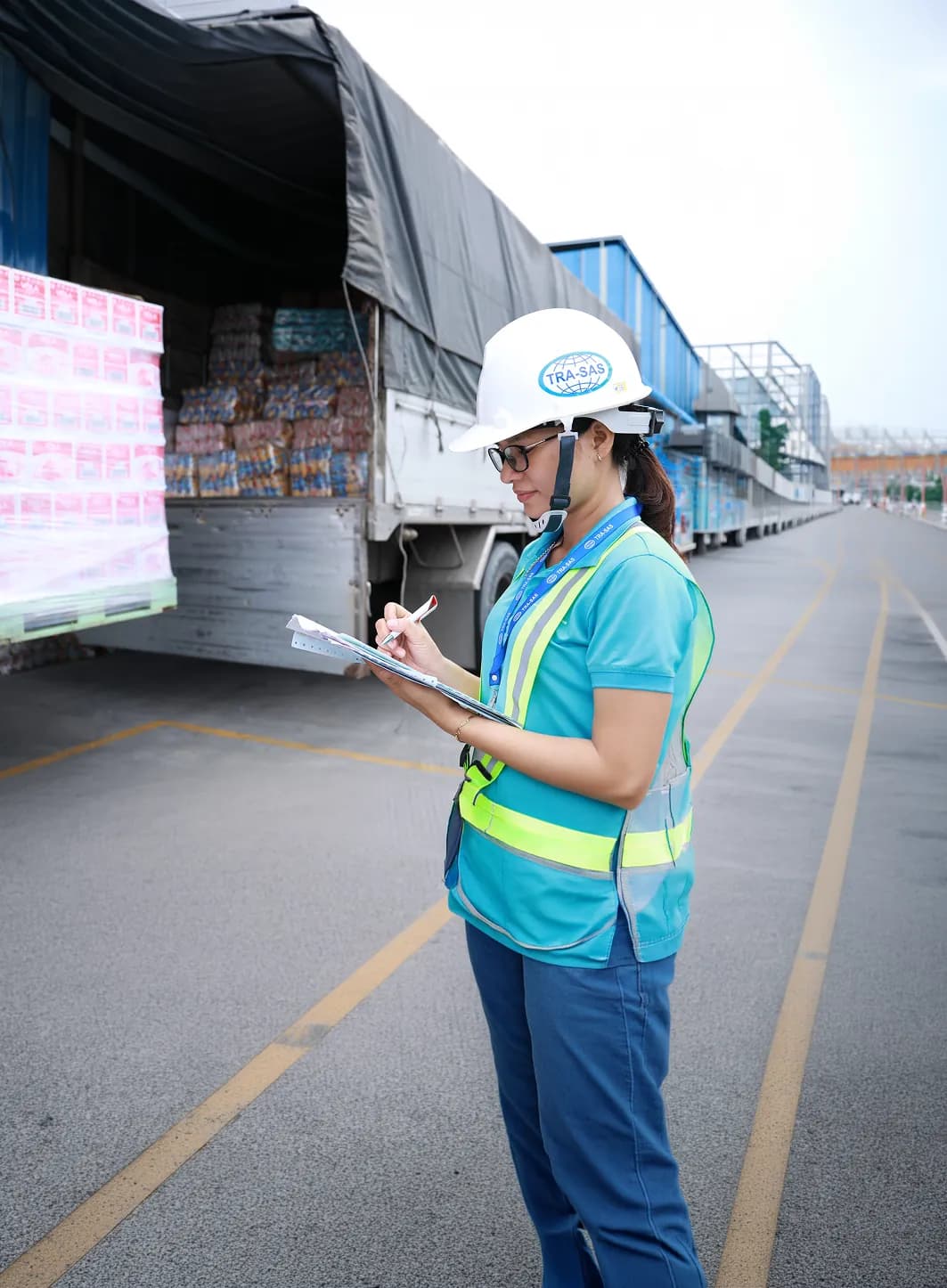 TRA-SAS logistics employee